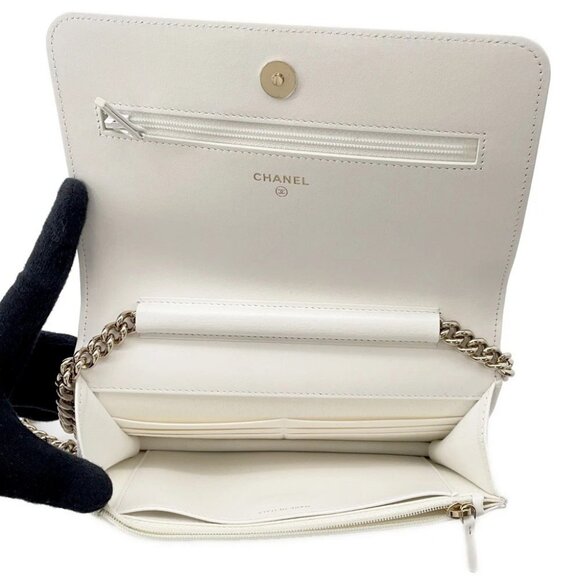 CHANEL Boy Chanel Chain Wallet Calfskin White - Picture 5 of 14
